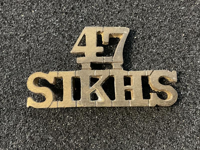 Gradia Militaria -  47th Sikhs brass shoulder title