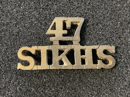 Gradia Militaria -  47th Sikhs brass shoulder title