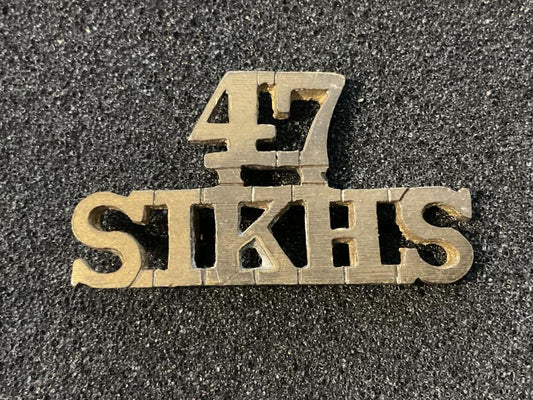 Gradia Militaria -  47th Sikhs brass shoulder title