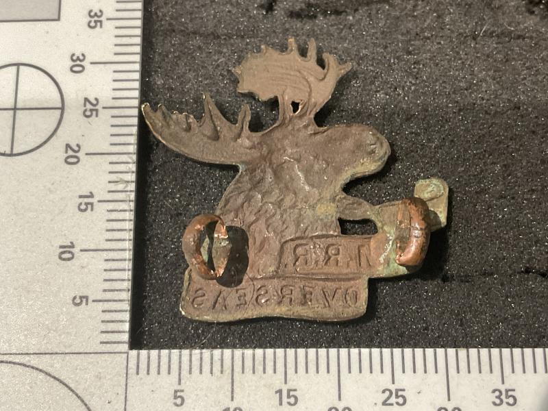 WW1 C.E.F 4th C.M.R.R Overseas collar badge