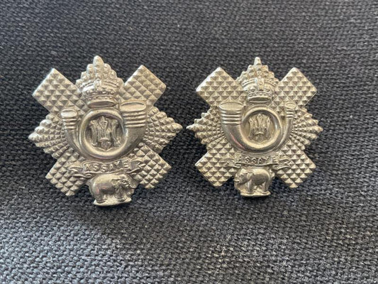 Gradia Militaria -  Victorian H.L.I white metal collar badges