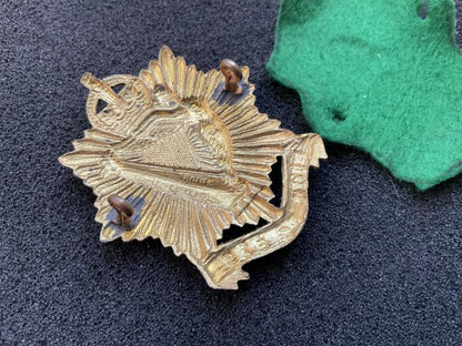 Gradia Militaria -  K/C Irish Regiment of Canada cap badge