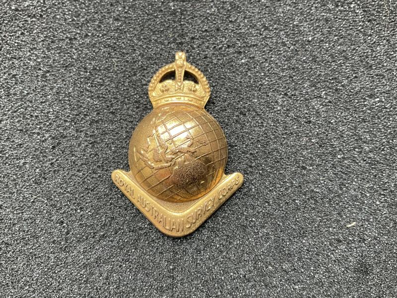 Gradia Militaria -  Royal Australian Survey Corps collar 1948-53 version