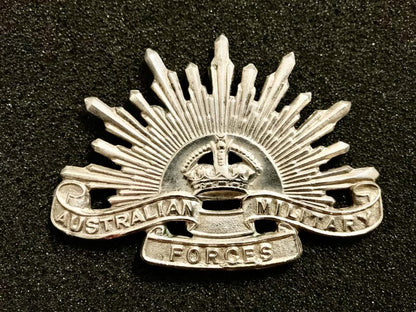 Gradia Militaria -  Korean War Armoured Units Rising Sun hat badge