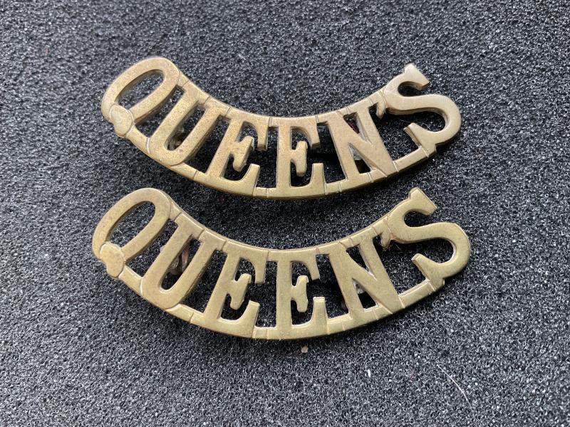 Gradia Militaria -  WW1 QUEENS Regiment brass shoulder titles