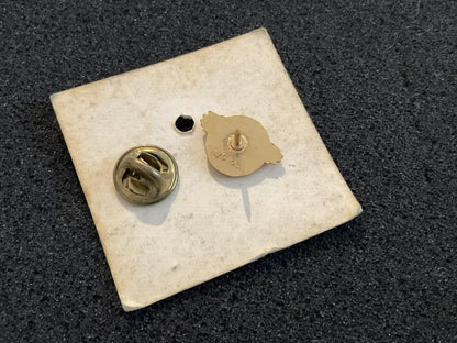 U.S Army Honourable service ‚ÄòRuptured Duck‚Äô lapel badge