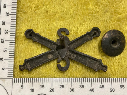 WW1 U.S Army Battery C, 2nd Artillery Regiment hat badge