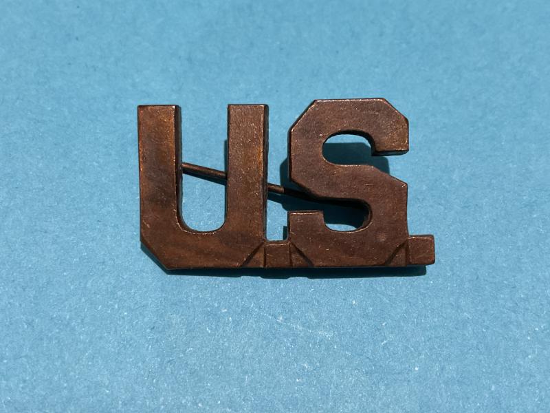 Gradia Militaria -  WW1 U.S Army officers single U.S collar badge