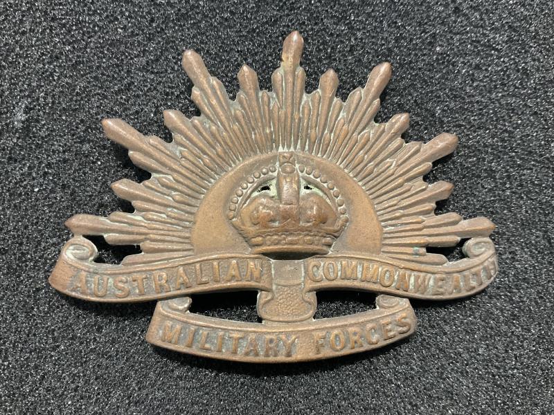 Gradia Militaria -  WW1/2 A.I.F Rising sun slouch hat badge by Stokes