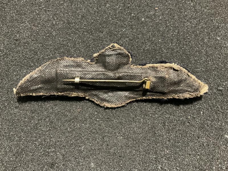 WW2 R.A.F full size pilots wings with brooch fixing