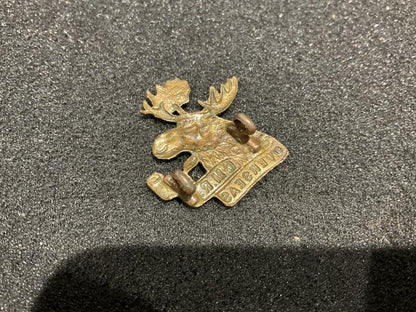 WW1 C.E.F 4th C.M.R.R collar badge