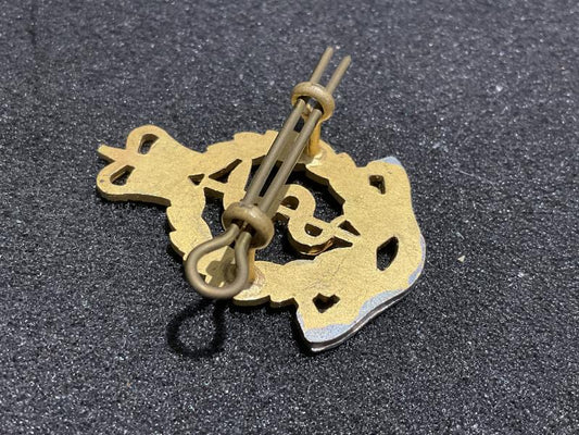 Gradia Militaria -  Q/C R.A.M.C Officers cap badge with Latin scroll