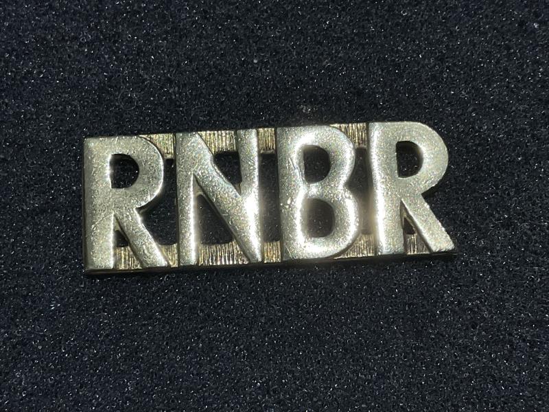 Gradia Militaria -  WW2 Canadian R.N.B.R brass shoulder title