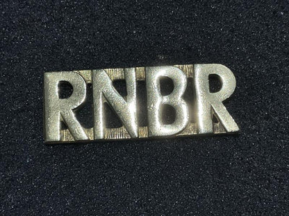 Gradia Militaria -  WW2 Canadian R.N.B.R brass shoulder title