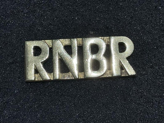 Gradia Militaria -  WW2 Canadian R.N.B.R brass shoulder title