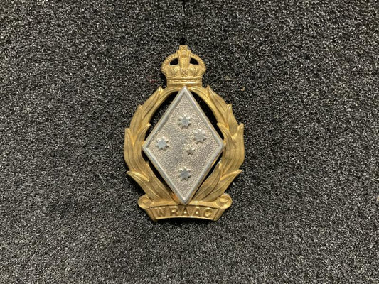Gradia Militaria -  K/C Australian W.R.A.A.C cap/ collar badge 1948-52