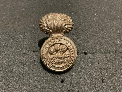 Gradia Militaria -  WW2 Royal Welch Fusiliers plastic economy cap badge