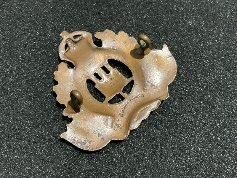 WW1/2 The Suffolk Regiment O.S.D cap badge