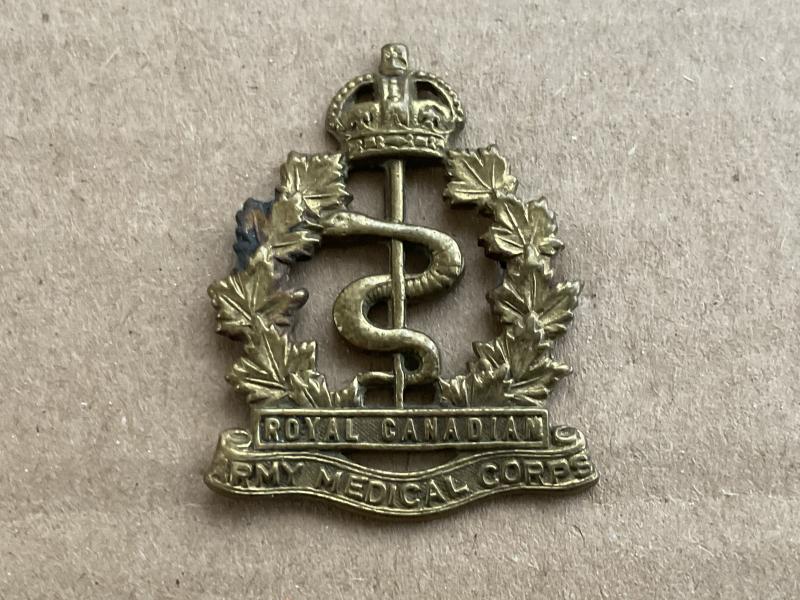 Gradia Militaria -  WW2 Royal Canadian Army Medical Corps collar badge