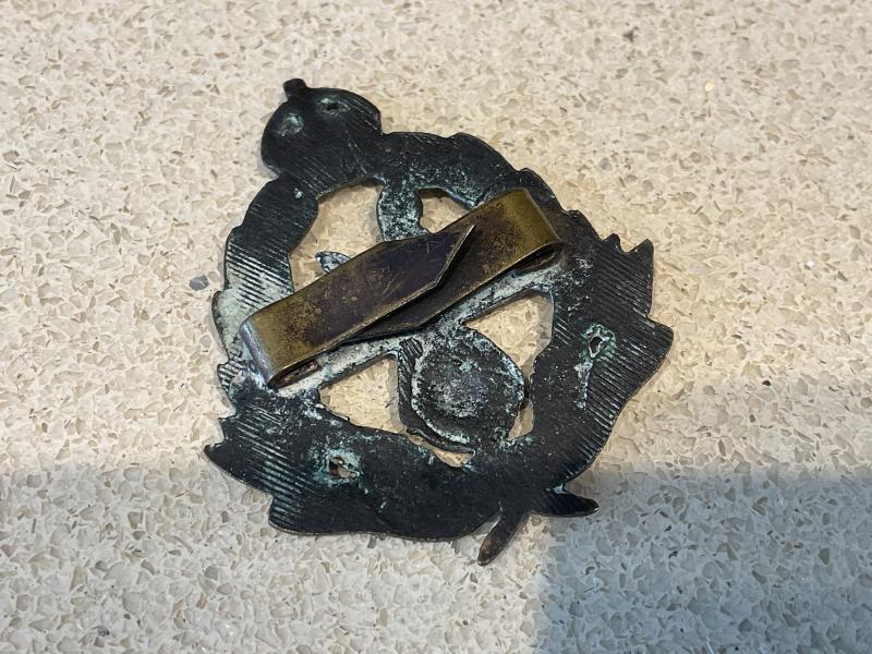 WW1/2 East Lancashire Regiment O.S.D cap badge