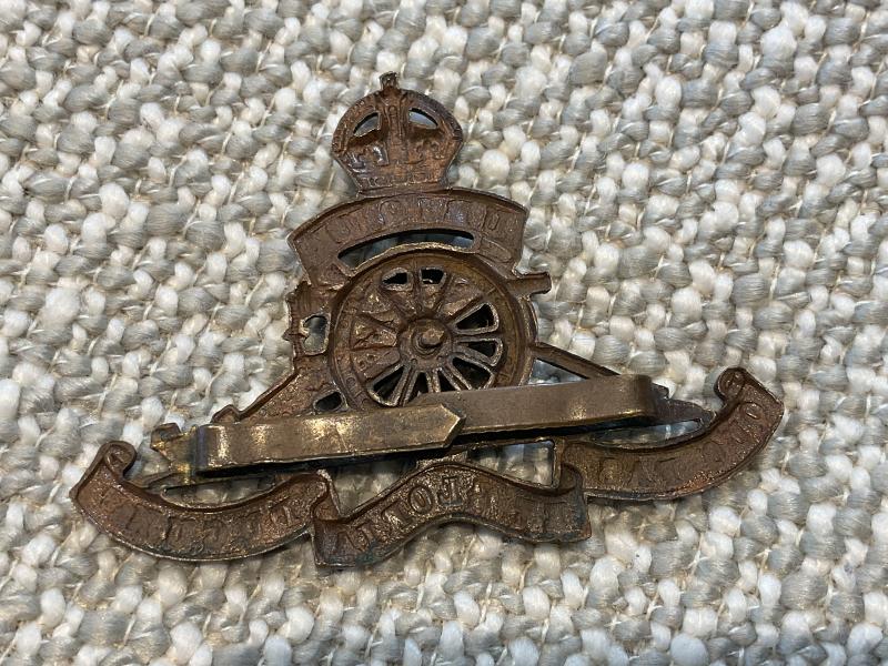 Post 1902 Royal Artillery O.S.D cap badge