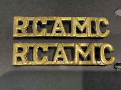 Gradia Militaria -  WW2 R.C.A.M.C brass shoulder titles