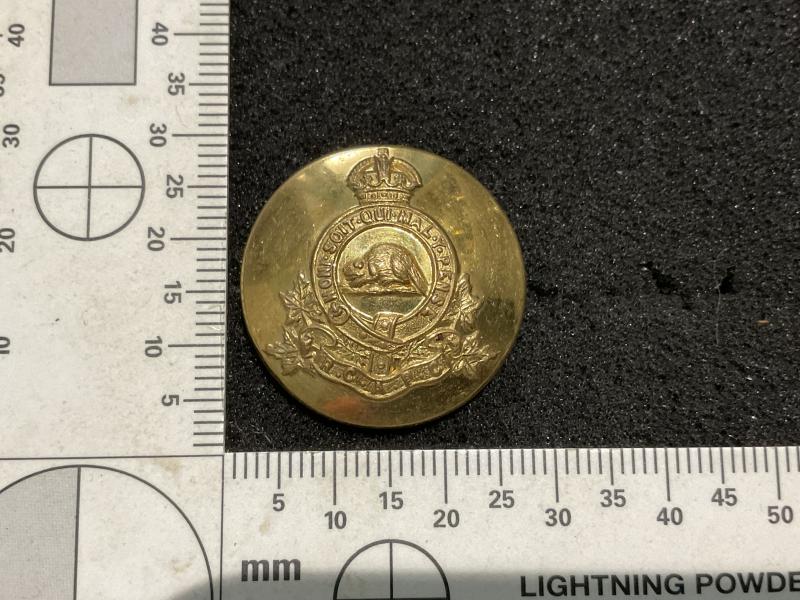 Gradia Militaria -  WW2 R.C.A.P.C officers gilt tunic button