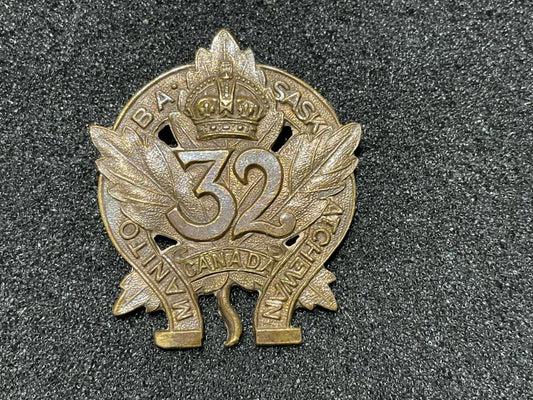 Gradia Militaria -  WW1 C.E.F 32nd Inf Battalion collar badge