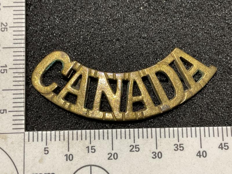 Gradia Militaria -  WW1/2 CANADA brass title