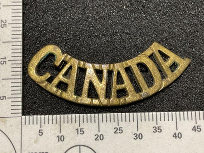 Gradia Militaria -  WW1/2 CANADA brass title