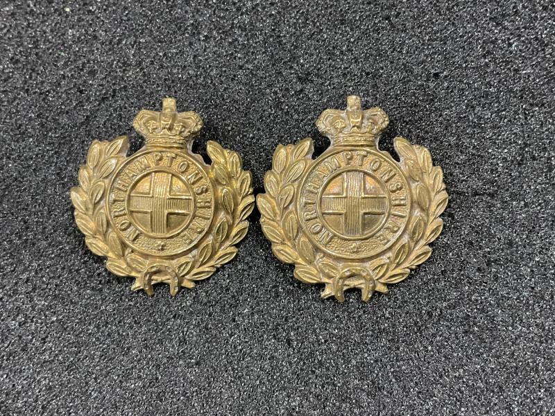 Gradia Militaria -  Q.V.C Northamptonshire Regiment brass collars