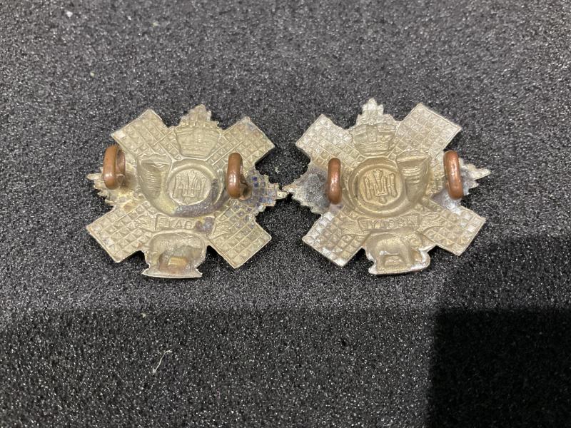 Q.V.C The H.L.I (City of Glasgow Regt) collar badges