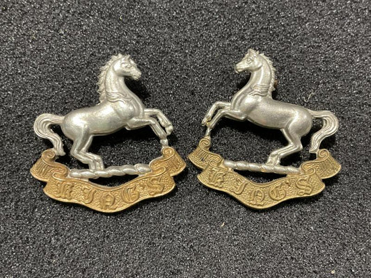 Gradia Militaria -  Kings Regiment (Liverpool) collar badges