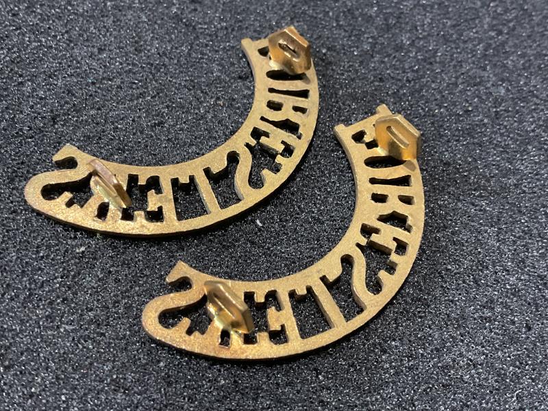 WW1 FORESTERS brass shoulder titles
