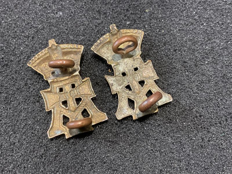 The Green Howards , brass ORs collar badges