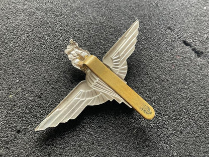 Q/C Non voided crown Parachute Regiment cap badge