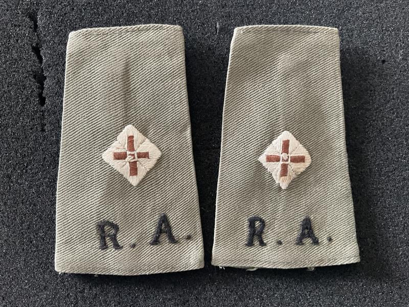 Gradia Militaria -  WW2 or Malaya tropical issue officers R.A rank slides