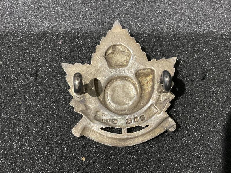1941 Hallmarked Saskatoon Light Infantry officers cap badge