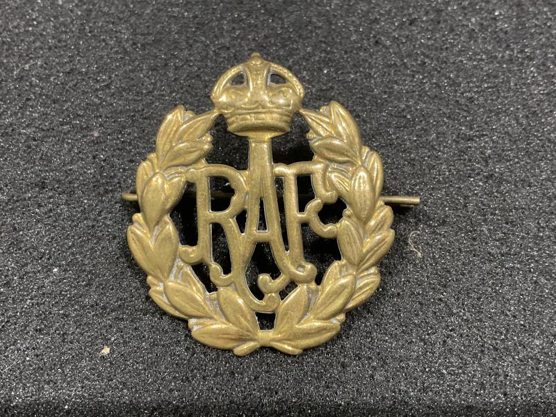 Gradia Militaria -  WW2 R.A.F other ranks brass cap badge