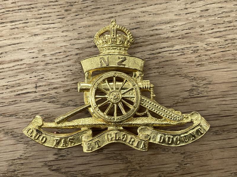 Gradia Militaria -  WW1 N.Z Artillery other ranks cap badge