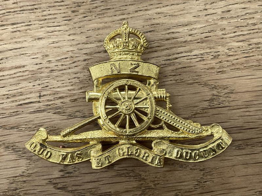 Gradia Militaria -  WW1 N.Z Artillery other ranks cap badge