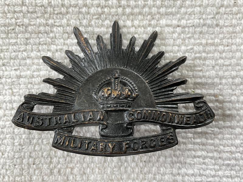 Gradia Militaria -  WW1/2 Australian Military forces Rising sun hat badge