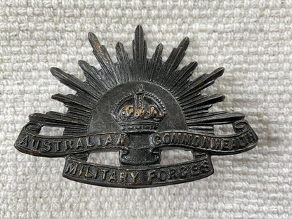 Gradia Militaria -  WW1/2 Australian Military forces Rising sun hat badge