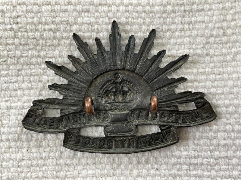 WW1/2 Australian Military forces Rising sun hat badge