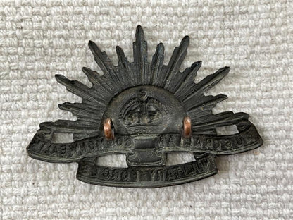 WW1/2 Australian Military forces Rising sun hat badge