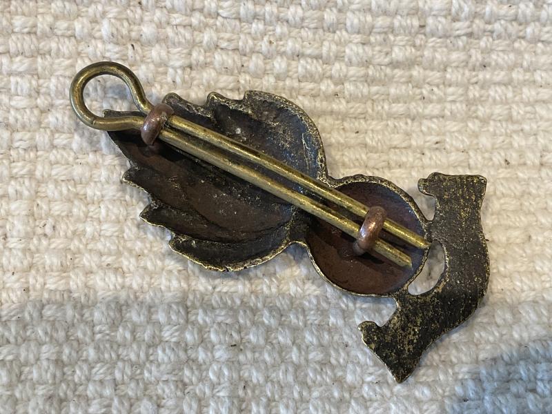 WW2 Indian Engineers blackened brass beret / collar badge