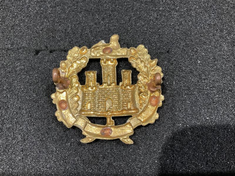 Post 1901 Essex Regiment cap badge, rear loops