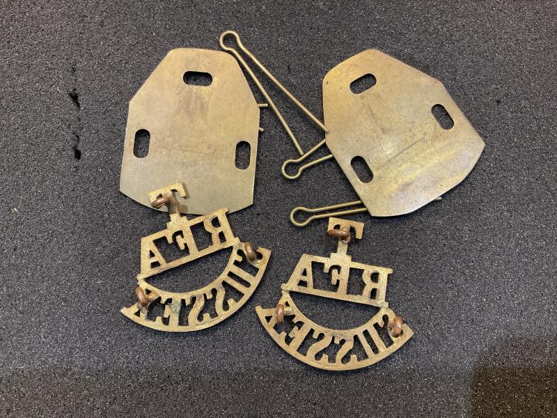 WW1 Territorial R.F.A SUSSEX brass shoulder titles