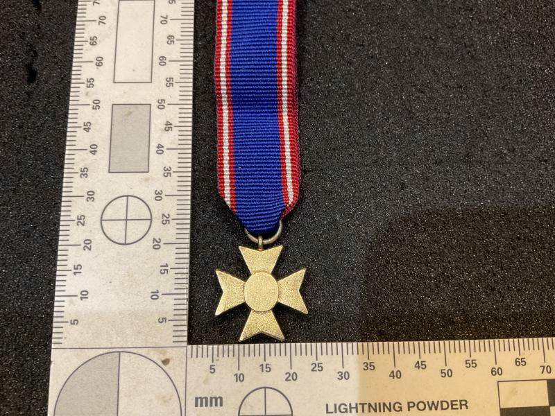 Royal Victorian Order miniature medal