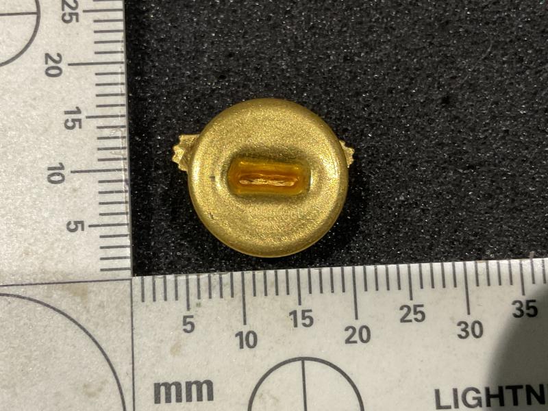 WW2 Honourable Discharge  Ruptured Duck lapel badge